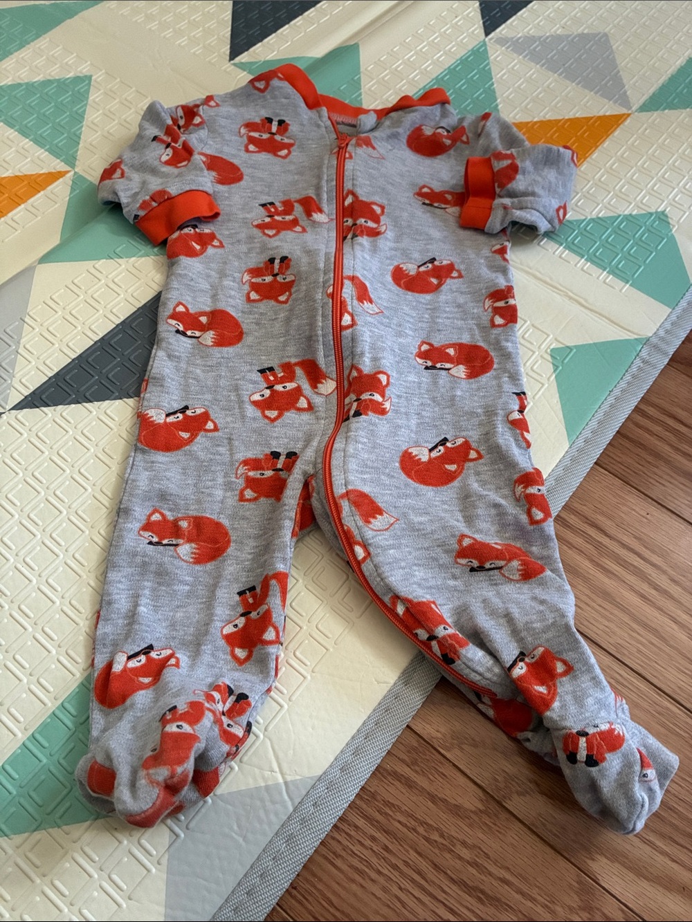 20/25$ 🧸 Gray & Orange Fox Print Baby One-Piece Zipper Pajamas